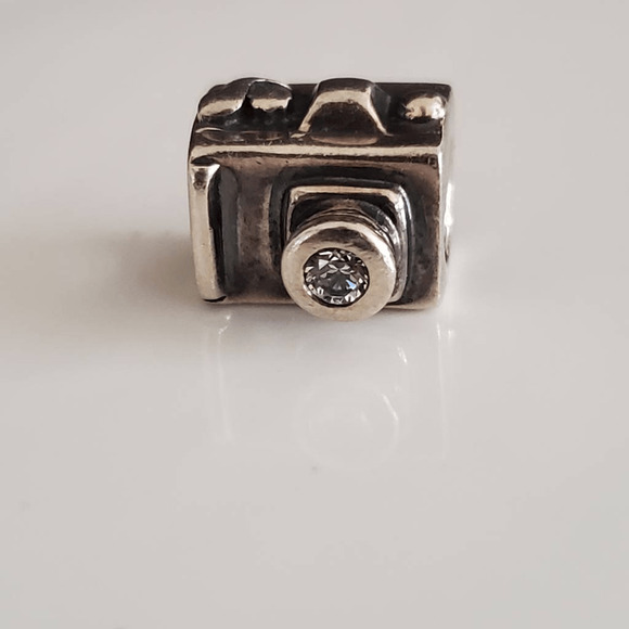 Chamilia Sterling Silver Camera‎ Charm Swarovski Crystal Fits Popular Bracelets - Picture 1 of 5